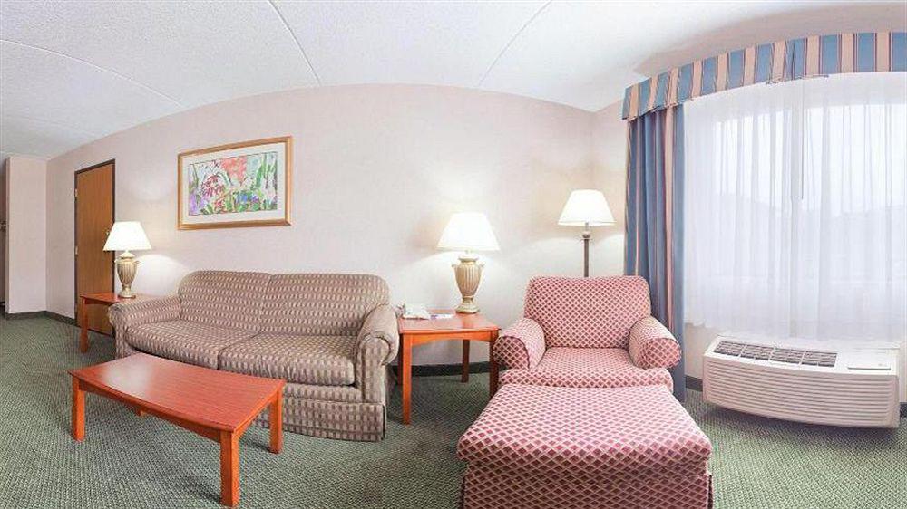 Holiday Inn Express Hotel Pittsburgh-North/Harmarville By Ihg Exterior foto