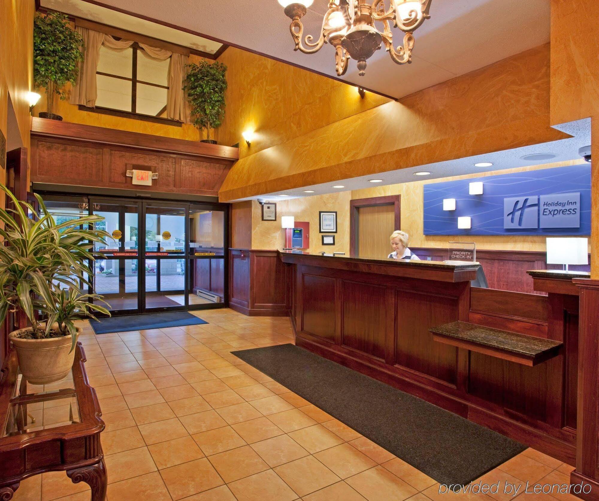Holiday Inn Express Hotel Pittsburgh-North/Harmarville By Ihg Exterior foto